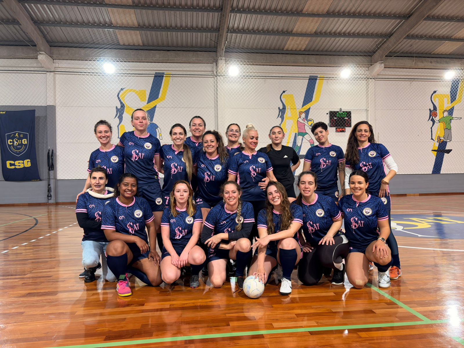 FUTSAL FEMININO CELEBRA 1 ANO E ESTREIA NOVO UNIFORME