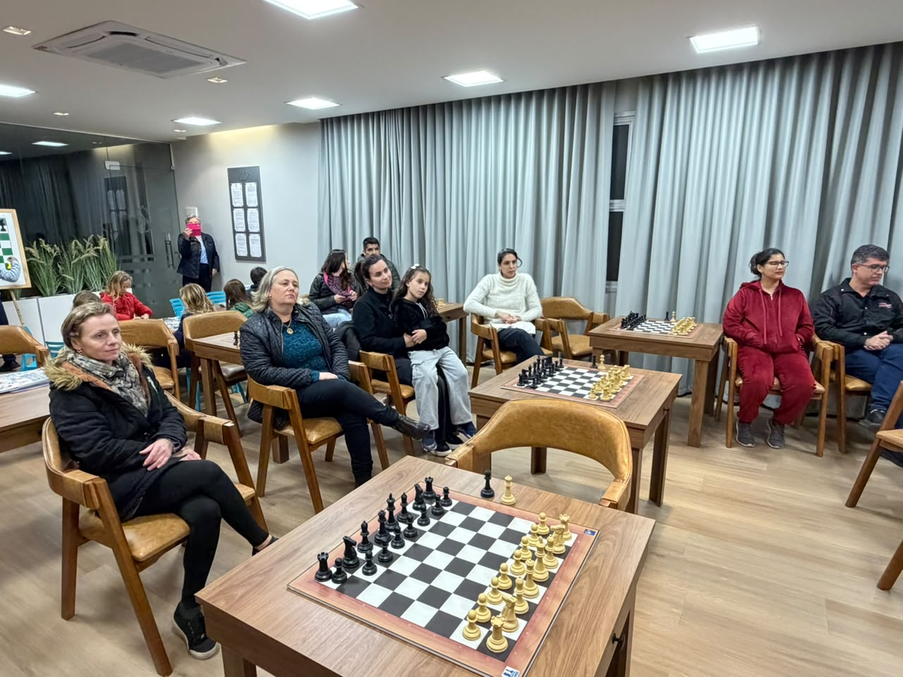 Ontem foi noite de aprendizado e descoberta na Sala de Xadrez e Reuniões da SAT